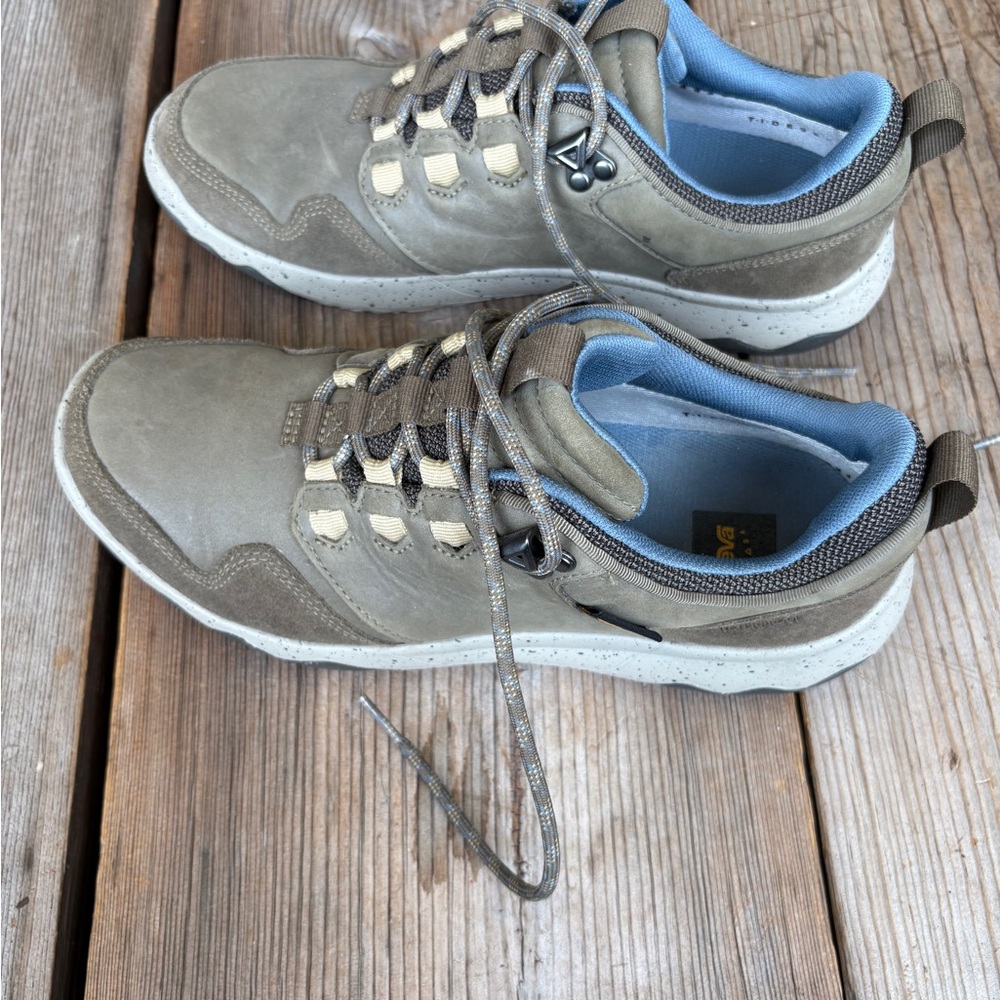 Teva Men's sage green hiking type Shoes size 8.5